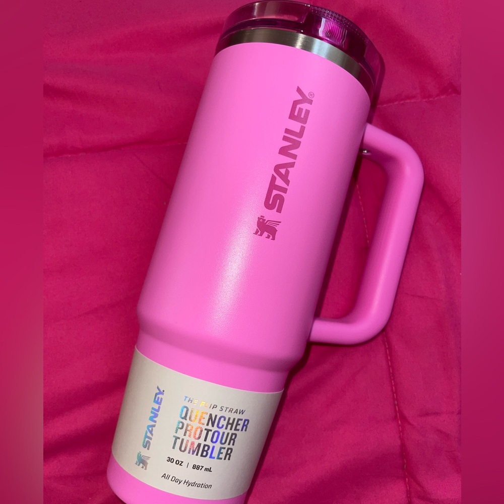 Stanley The Flip Straw Quencher Protour Tumbler in Popsicle Pink